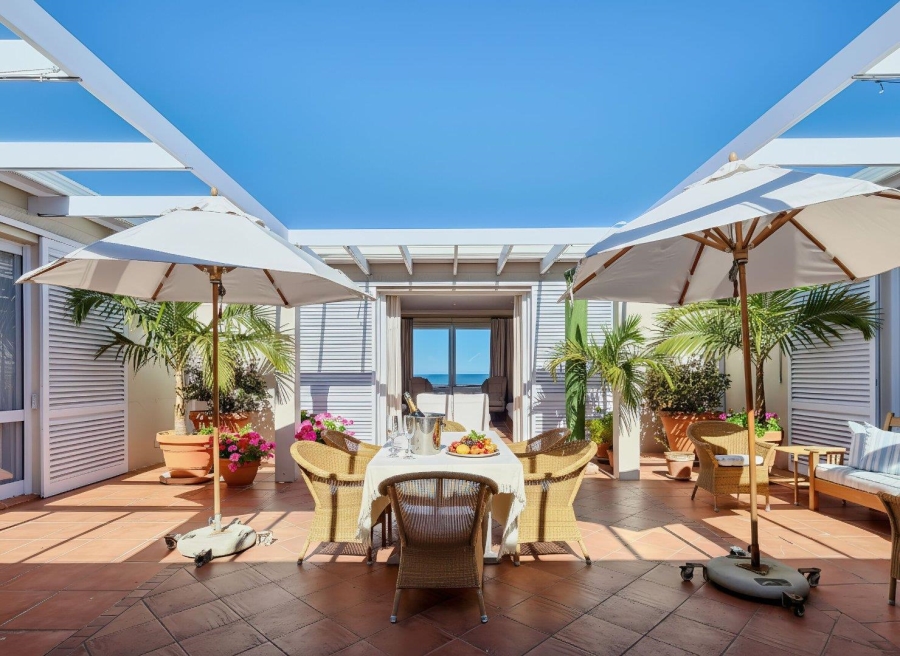 6 Bedroom Property for Sale in Bloubergstrand Western Cape